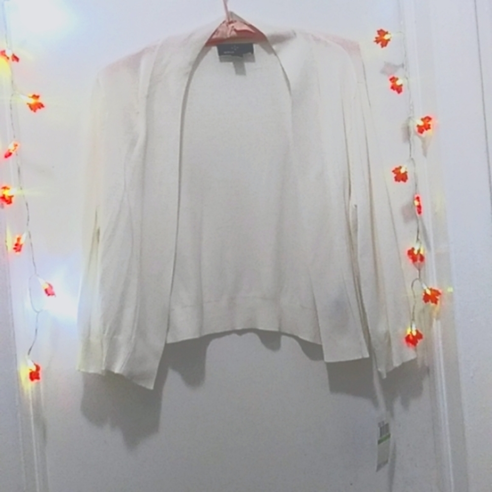 Brand New w/Tags.Ronnie Nicole Petite Women's White Short Waist Length Cardigan